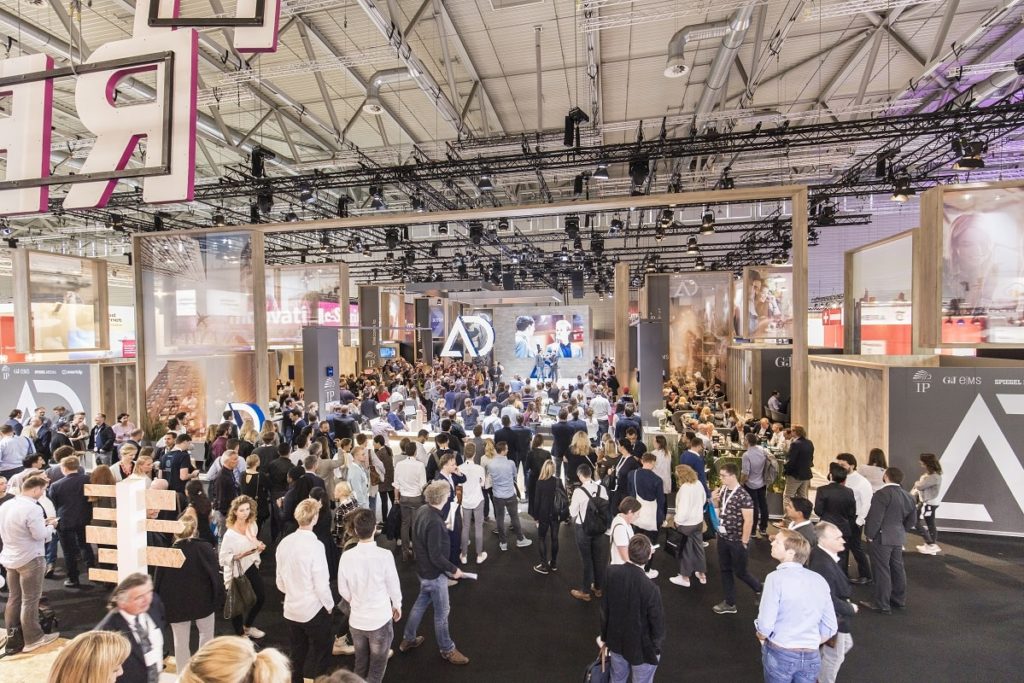 The tech to human balancing act in future channels of E-commerce DMEXCO 2019 Trends 2